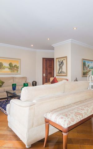 Apartamento à venda com 187m², 3 quartos e 3 vagas Apartamento à venda com 187m², 3 quartos e 3 vagasSala de Estar