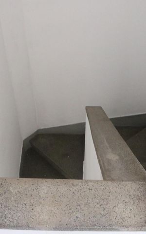 Casa à venda com 80m², 2 quartos e 1 vagaCorredor - Escada