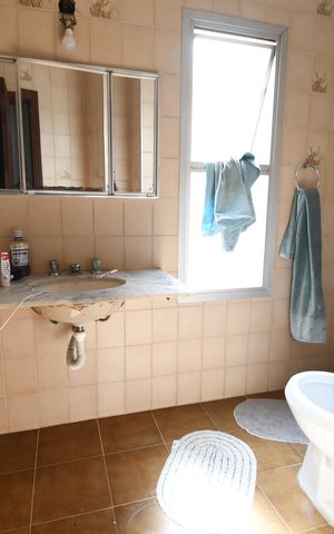 Casa à venda com 258m², 4 quartos e 2 vagasBanheiro 2