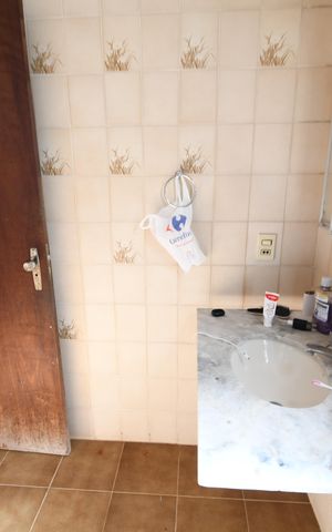 Casa à venda com 258m², 4 quartos e 2 vagasBanheiro 2
