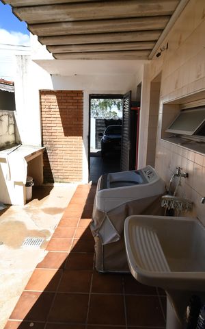 Casa à venda com 258m², 4 quartos e 2 vagasÁrea de Serviço