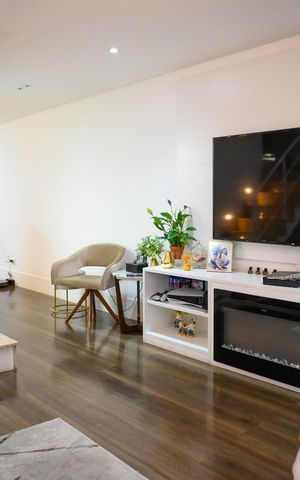 Casa à venda com 225m², 3 quartos e 2 vagas Casa à venda com 225m², 3 quartos e 2 vagasSala