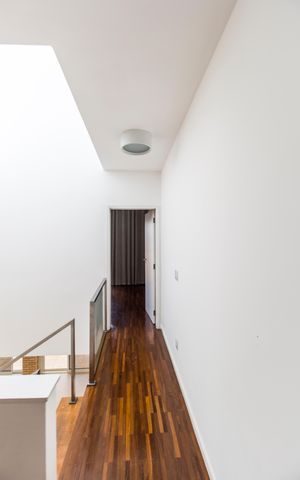 Casa de condomínio à venda com 500m², 5 quartos e 6 vagas Casa de condomínio à venda com 500m², 5 quartos e 6 vagasCorredor
