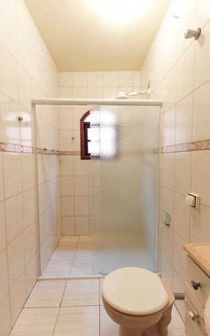 Casa à venda com 153m², 4 quartos e 1 vaga Casa à venda com 153m², 4 quartos e 1 vagaBanheiro Casa 2
