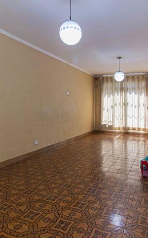 Casa à venda com 224m², 3 quartos e 3 vagas Casa à venda com 224m², 3 quartos e 3 vagasSala