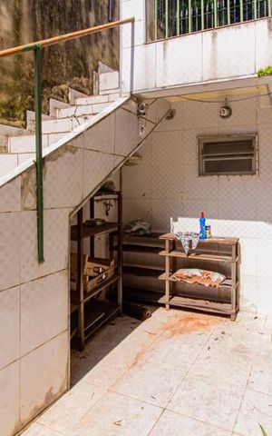 Casa à venda com 224m², 3 quartos e 3 vagas Casa à venda com 224m², 3 quartos e 3 vagasÁrea externa