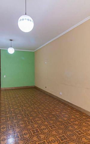 Casa à venda com 224m², 3 quartos e 3 vagas Casa à venda com 224m², 3 quartos e 3 vagasSala