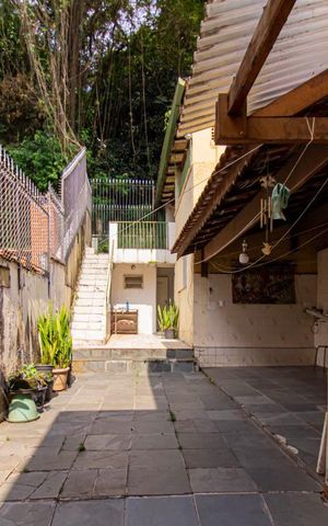 Casa à venda com 224m², 3 quartos e 3 vagas Casa à venda com 224m², 3 quartos e 3 vagasÁrea externa