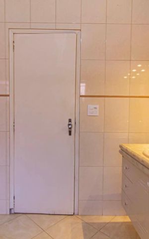 Casa à venda com 224m², 3 quartos e 3 vagas Casa à venda com 224m², 3 quartos e 3 vagasBanheiro