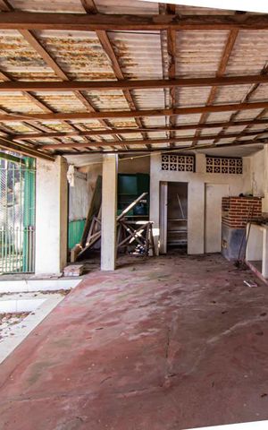 Casa à venda com 224m², 3 quartos e 3 vagas Casa à venda com 224m², 3 quartos e 3 vagasÁrea externa
