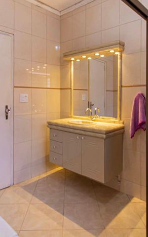 Casa à venda com 224m², 3 quartos e 3 vagas Casa à venda com 224m², 3 quartos e 3 vagasBanheiro