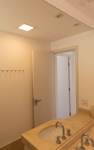 Apartamento à venda com 210m², 3 quartos e 4 vagas Apartamento à venda com 210m², 3 quartos e 4 vagasBANHEIRO SOCIAL