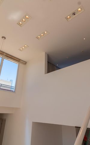 Apartamento à venda com 210m², 3 quartos e 4 vagas Apartamento à venda com 210m², 3 quartos e 4 vagasESCADAS ACESSO COBERTURA