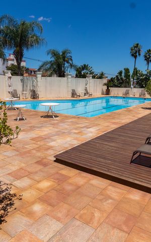Apartamento à venda com 210m², 3 quartos e 4 vagas Apartamento à venda com 210m², 3 quartos e 4 vagasÁREA COMUM - PISCINA