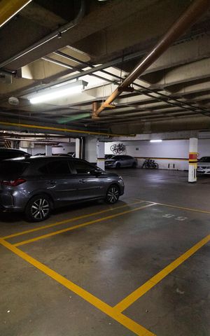 Apartamento à venda com 210m², 3 quartos e 4 vagas Apartamento à venda com 210m², 3 quartos e 4 vagasESTACIONAMENTO COBERTO