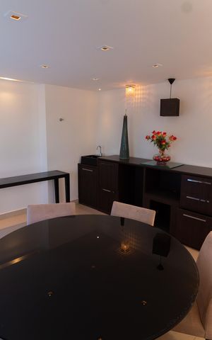 Apartamento à venda com 210m², 3 quartos e 4 vagas Apartamento à venda com 210m², 3 quartos e 4 vagasHALL COBERTURA