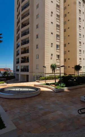 Apartamento à venda com 210m², 3 quartos e 4 vagas Apartamento à venda com 210m², 3 quartos e 4 vagasÁREA COMUM VISTA GERAL