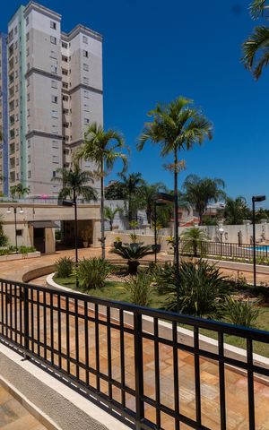 Apartamento à venda com 210m², 3 quartos e 4 vagas Apartamento à venda com 210m², 3 quartos e 4 vagasÁREA COMUM - VISTA PISCINA E ENTRADA