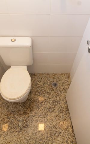 Apartamento à venda com 210m², 3 quartos e 4 vagas Apartamento à venda com 210m², 3 quartos e 4 vagasBANHEIRO DE SERVIÇO