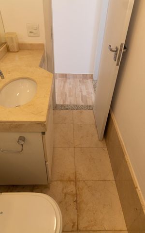 Apartamento à venda com 210m², 3 quartos e 4 vagas Apartamento à venda com 210m², 3 quartos e 4 vagasBANHEIRO SOCIAL