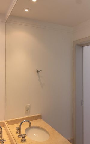 Apartamento à venda com 210m², 3 quartos e 4 vagas Apartamento à venda com 210m², 3 quartos e 4 vagasBANHEIRO DA SUITE