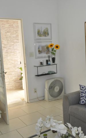 Casa de condomínio à venda com 200m², 5 quartos e 1 vagaSala
