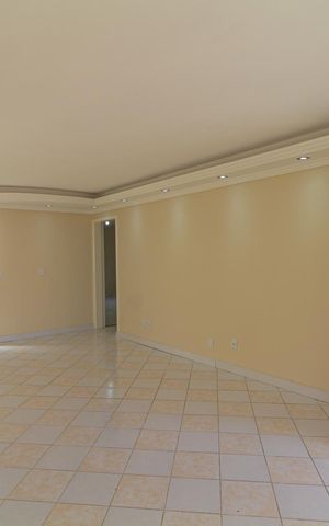 Casa à venda com 150m², 3 quartos e 3 vagas Casa à venda com 150m², 3 quartos e 3 vagasSala