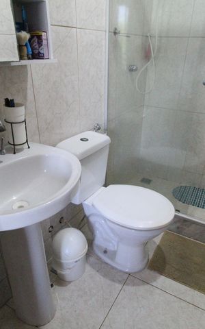 Casa para alugar com 80m², 2 quartos e 1 vagaBanheiro da suíte