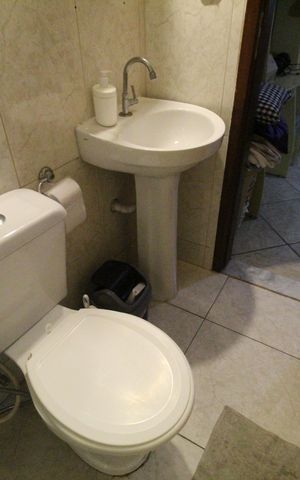 Casa para alugar com 80m², 2 quartos e 1 vagaBanheiro da suíte