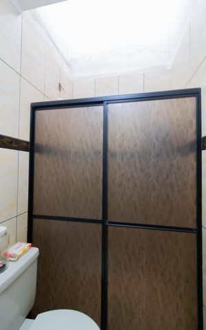 Casa à venda com 106m², 3 quartos e 1 vaga Casa à venda com 106m², 3 quartos e 1 vagaBanheiro