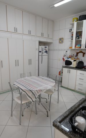 Casa à venda com 189m², 3 quartos e 2 vagasCozinha