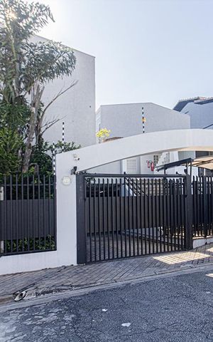 Casa de condomínio à venda com 140m², 3 quartos e 2 vagas Casa de condomínio à venda com 140m², 3 quartos e 2 vagasfachada