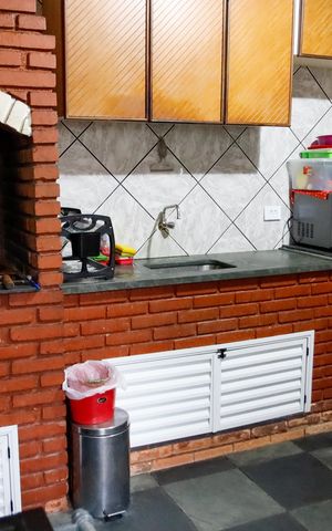 Casa à venda com 120m², 3 quartos e 2 vagas Casa à venda com 120m², 3 quartos e 2 vagasÁrea comum - Churrasqueira