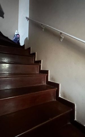 Casa de condomínio à venda com 242m², 5 quartos e 2 vagas Casa de condomínio à venda com 242m², 5 quartos e 2 vagasEscadaria