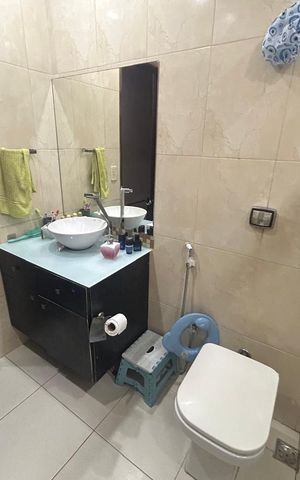 Casa de condomínio à venda com 242m², 5 quartos e 2 vagas Casa de condomínio à venda com 242m², 5 quartos e 2 vagasBanheiro 2