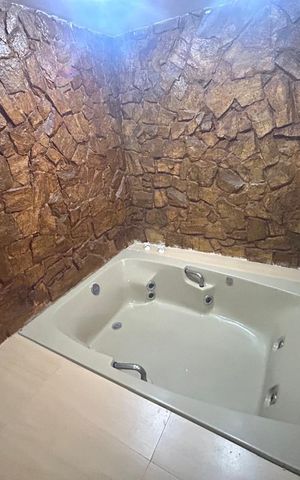 Casa de condomínio à venda com 242m², 5 quartos e 2 vagas Casa de condomínio à venda com 242m², 5 quartos e 2 vagasBanheiro 1