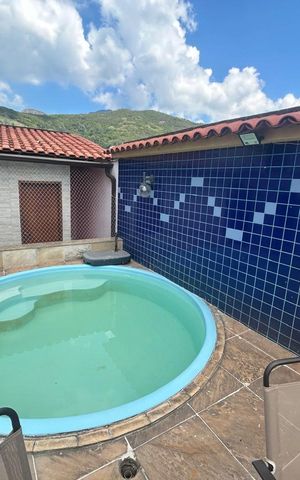 Casa de condomínio à venda com 242m², 5 quartos e 2 vagas