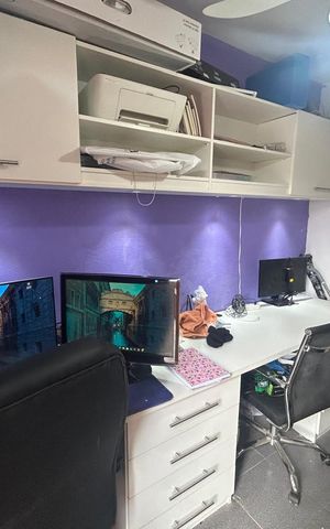 Casa de condomínio à venda com 242m², 5 quartos e 2 vagas Casa de condomínio à venda com 242m², 5 quartos e 2 vagasQuarto 4