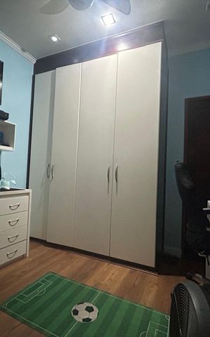 Casa de condomínio à venda com 242m², 5 quartos e 2 vagas Casa de condomínio à venda com 242m², 5 quartos e 2 vagasQuarto 2