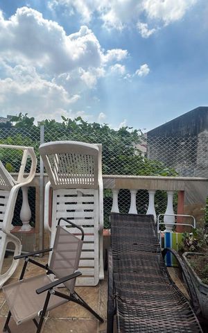 Casa de condomínio à venda com 242m², 5 quartos e 2 vagas Casa de condomínio à venda com 242m², 5 quartos e 2 vagasÁrea Externa