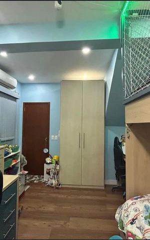 Casa de condomínio à venda com 242m², 5 quartos e 2 vagas Casa de condomínio à venda com 242m², 5 quartos e 2 vagasQuarto 3