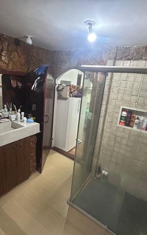 Casa de condomínio à venda com 242m², 5 quartos e 2 vagas Casa de condomínio à venda com 242m², 5 quartos e 2 vagasBanheiro 1