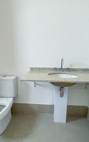 Apartamento à venda com 230m², 4 quartos e 3 vagas Apartamento à venda com 230m², 4 quartos e 3 vagasBanheiro da Suíte 1
