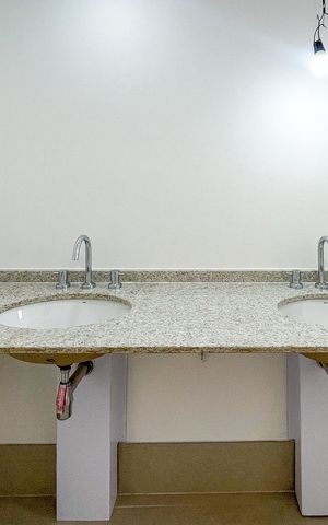 Apartamento à venda com 230m², 4 quartos e 3 vagas Apartamento à venda com 230m², 4 quartos e 3 vagasBanheiro da Suíte master