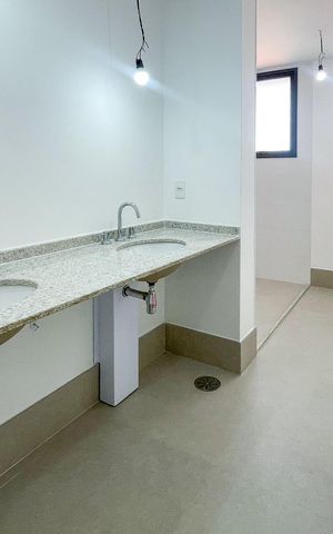 Apartamento à venda com 230m², 4 quartos e 3 vagas Apartamento à venda com 230m², 4 quartos e 3 vagasBanheiro da Suíte master