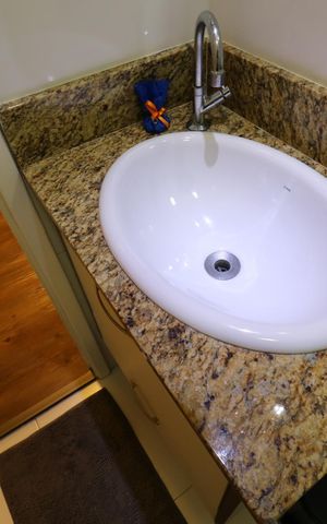 Apartamento à venda com 70m², 2 quartos e 2 vagasBanheiro Social - Pia