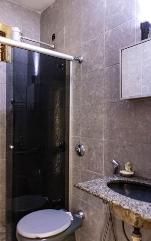 Casa à venda com 240m², 4 quartos e 1 vaga Casa à venda com 240m², 4 quartos e 1 vagaCasa 1 - Banheiro