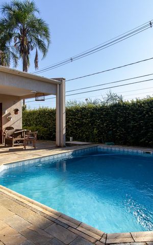 Casa à venda com 380m², 5 quartos e 4 vagasPiscina