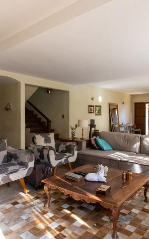 Casa à venda com 380m², 5 quartos e 4 vagasSala