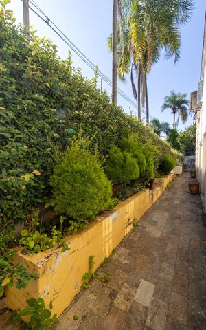 Casa à venda com 380m², 5 quartos e 4 vagasCorredor externo